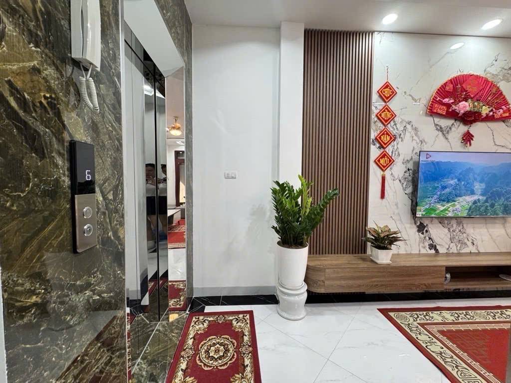 Bán gấp nhà Thụy Khuê 6 tầng thang máy gần phố 33m² giá 7.6 tỷ