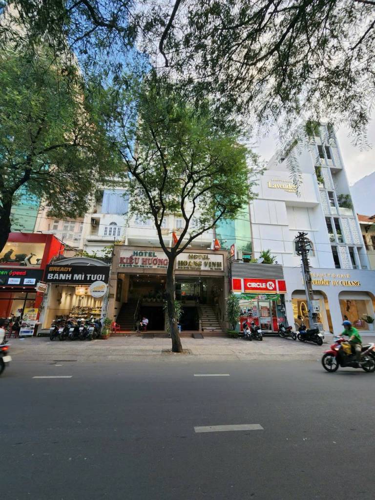 BÁN KHÁCH SẠN 55 PHÒNG ĐC: 27-29 BÀ HUYỆN THANH QUAN - VIEW CV QUẬN 1