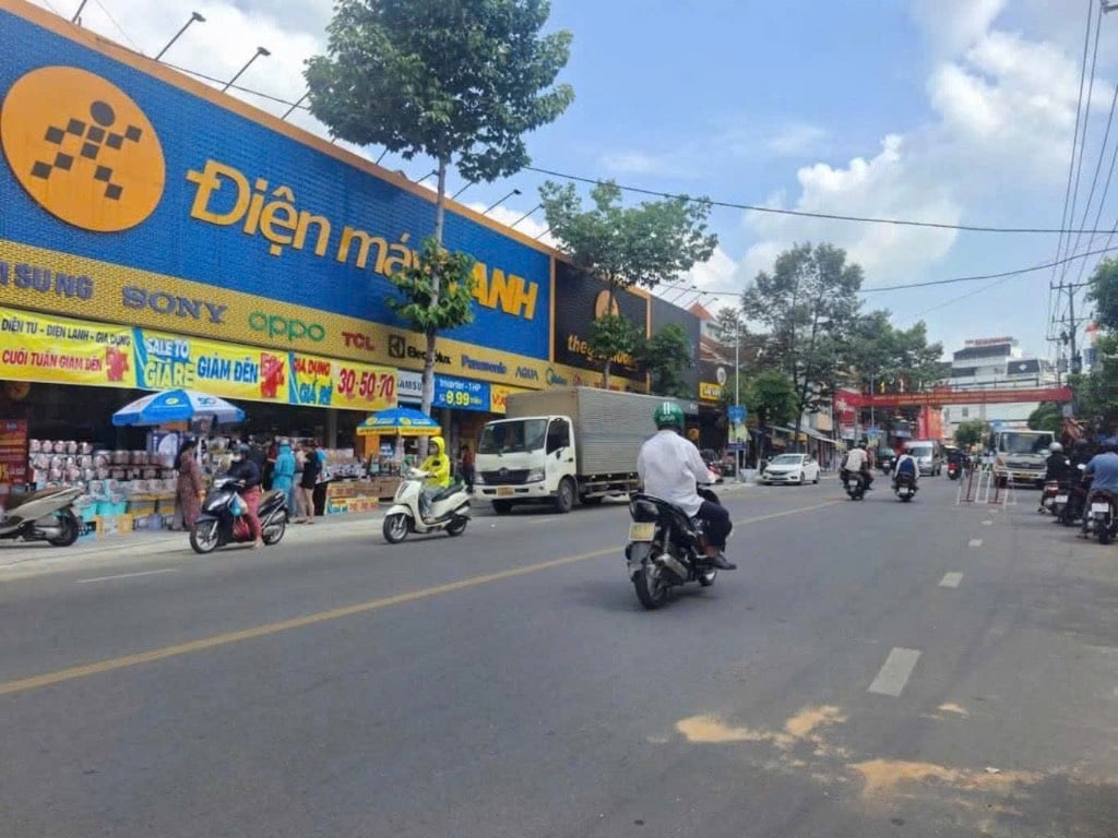 Bán lô đất MT Nguyễn An Ninh, Dĩ An, vị trí huyết mạch, sổ đỏ, giá 11,9 tỷ