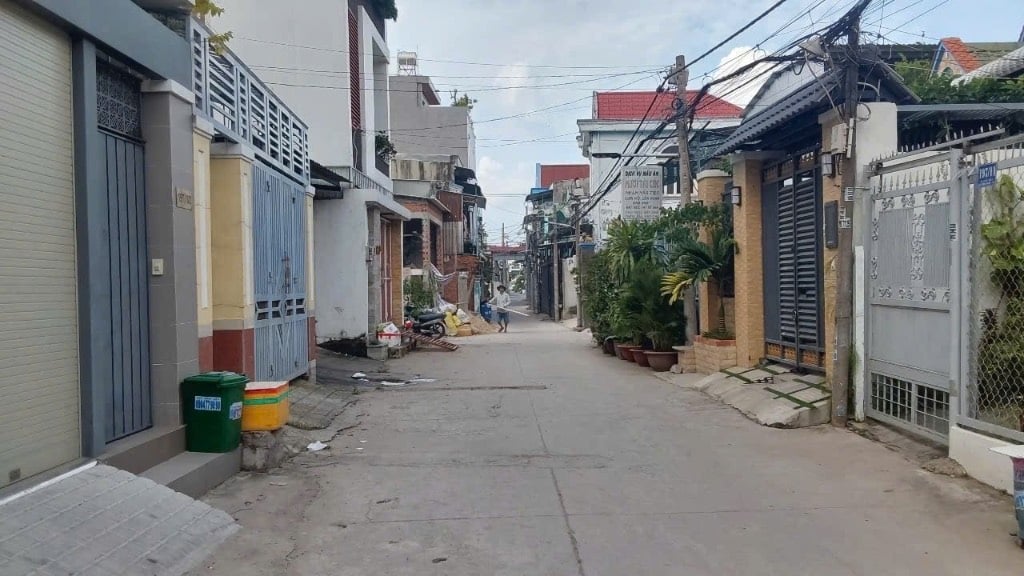 Nhà C4 Quốc Lộ 13 Cũ Hiệp Bình Phước Thủ Đức 
DT: 9x17 sổ Riêng - Hẻm Xe Hơi