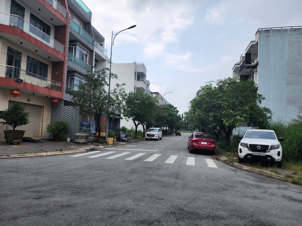 Bán đất khu biệt thự KDC the Seasons Lái Thiêu, cao cấp sổ hồng riêng