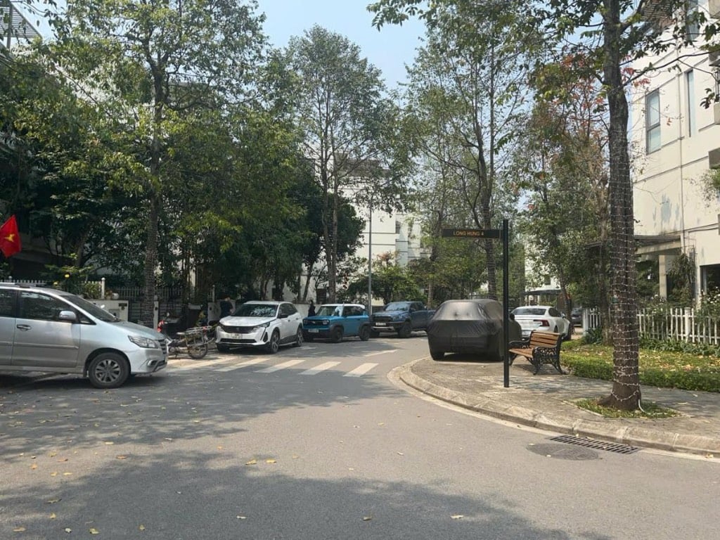 Bán biệt thự đường long hưng 2 vinhomes thăng long 127m2 , 4tầng , giá 22,5 tỷ
