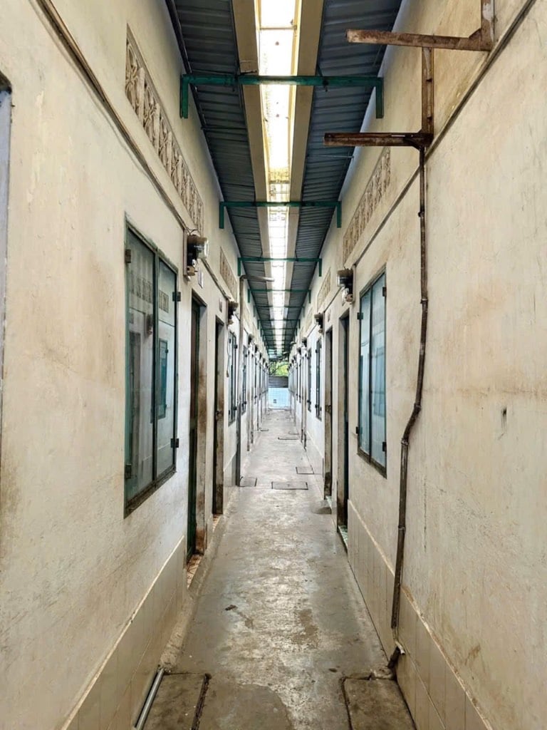 Bán tòa nhà Phước Toàn, Long An, gần chợ Gò Đen, diện tích 405m2, 21 phòng, giá 6,9 tỷ