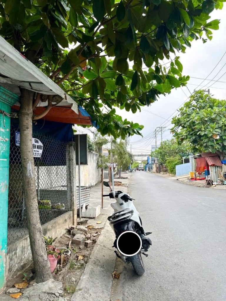Bán tòa nhà Phước Toàn, Long An, gần chợ Gò Đen, diện tích 405m2, 21 phòng, giá 6,9 tỷ