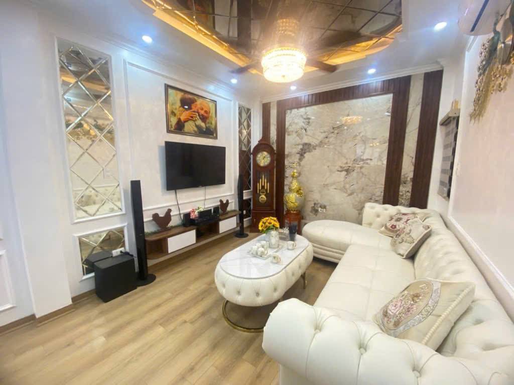 Hiếm, bán nhà Hoàng Hoa Thám, Ba Đình, gần phố, diện tích 35m², 4 tầng, giá 8,7 tỷ