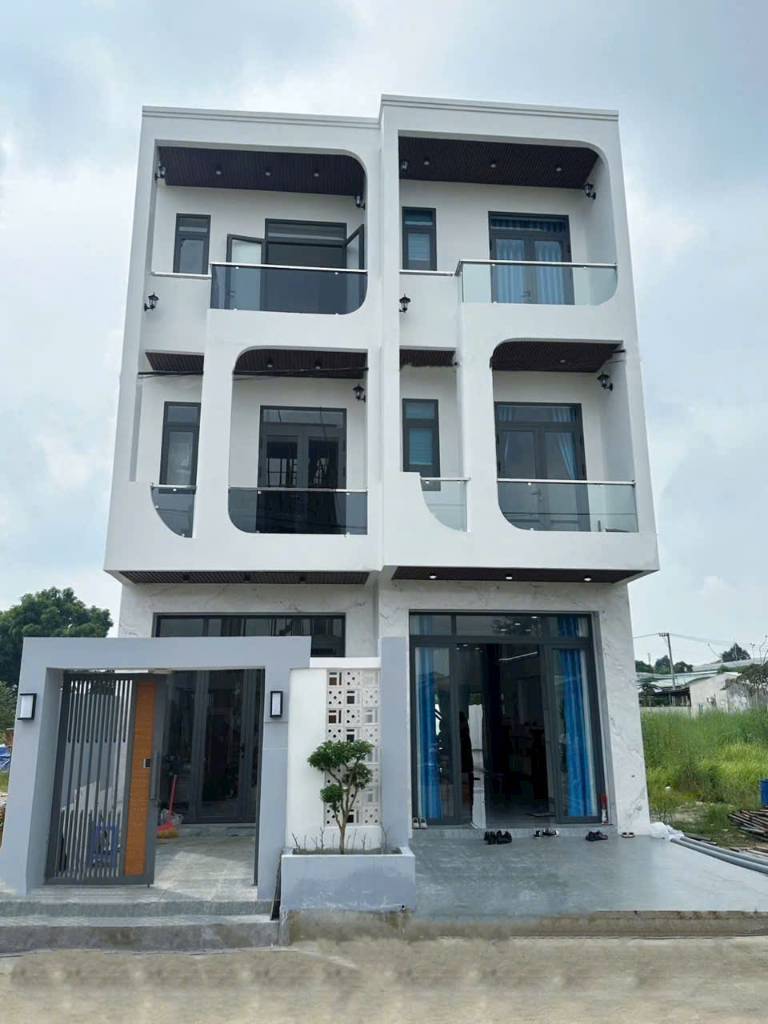 Bán nhà  Đinh Đức Thiện, Bình Chánh, 3 tầng, mới xây, sầm uất, giá chỉ 2,7 tỷ