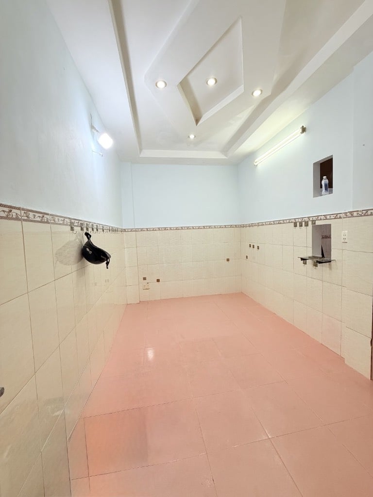 NGAY CHỢ PHẠM VĂN HAI - DT 25M2 - SỔ VUÔNG ĐẸP GIÁ 2,7 TỶ.