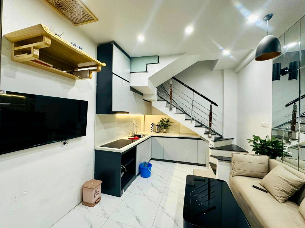 Bán nhà Đường Láng, Đống Đa, 4 tầng, 3 phòng ngủ, ngõ nông, full nội thất, giá 6,1 tỷ