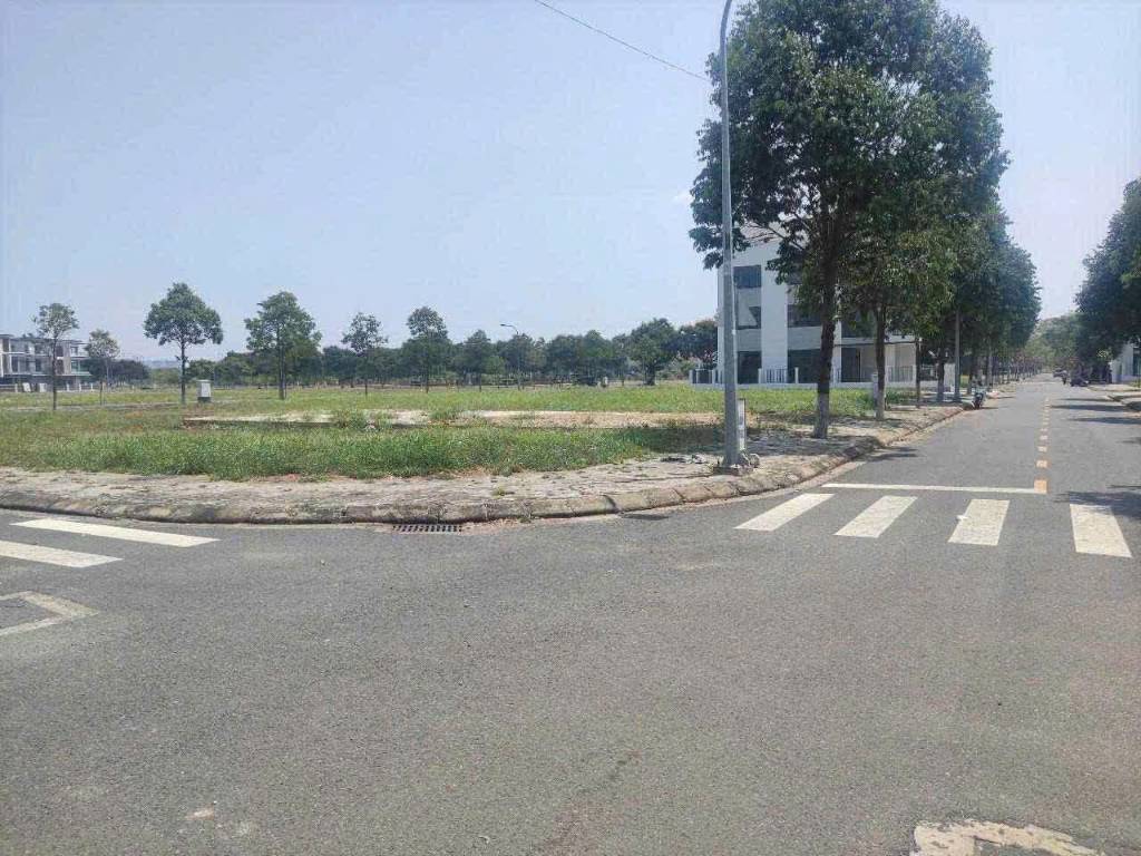 ĐẤT NỀN QUẬN 9, VỊ TRÍ VÀNG CHO KINH DOANH, VỊ TRÍ ĐẸP SÁT VINHOMES, LỢI THẾ VƯỢT