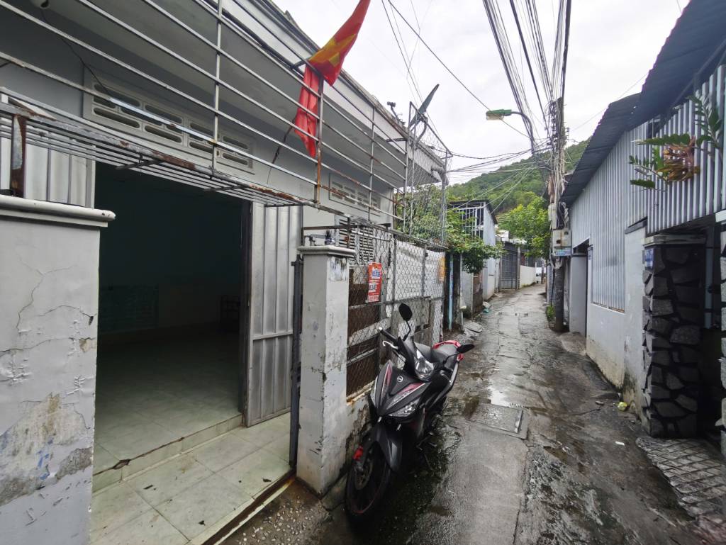 Bán gấp nhà cấp 4 hẻm Dương Vân Nga, Vĩnh Hải, Nha Trang