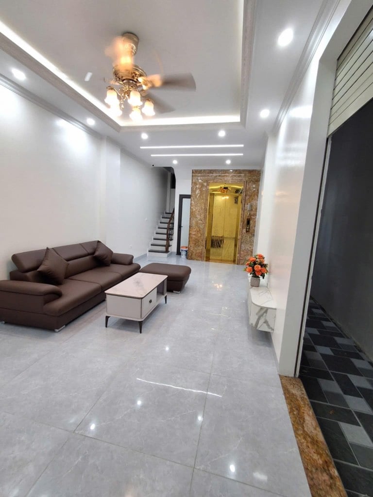 Bán nhà Trần Phú, Hà Đông, 6 tầng, thang máy, vị trí đẹp 10m ra phố, cạnh đại học Kiến Trúc