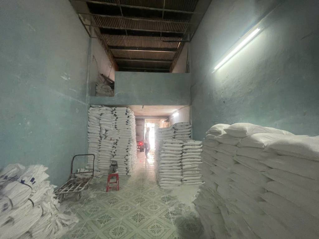 Chính chủ bán gấp nhà mặt tiền Lạc Long Quân, Quận 11, sổ đỏ, giá chỉ 16,8 tỷ