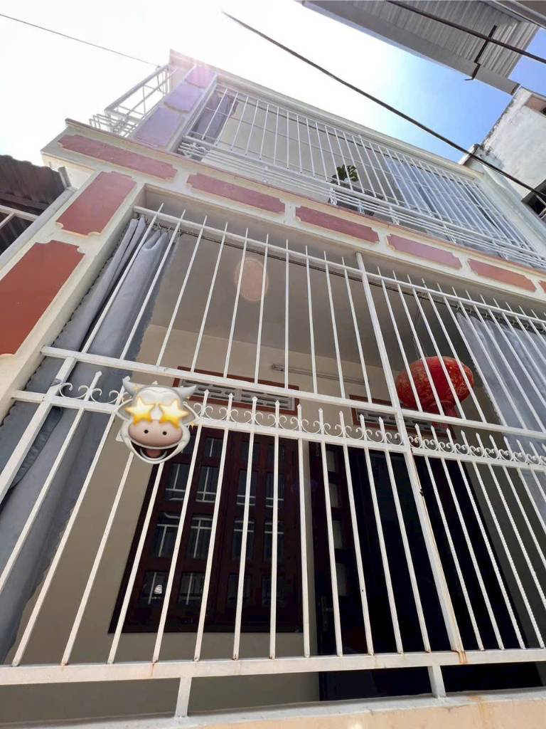 Bán nhà Phú Đức, 3 tầng, sát đường Mai Xuân Thưởng, hẻm 2 xe máy