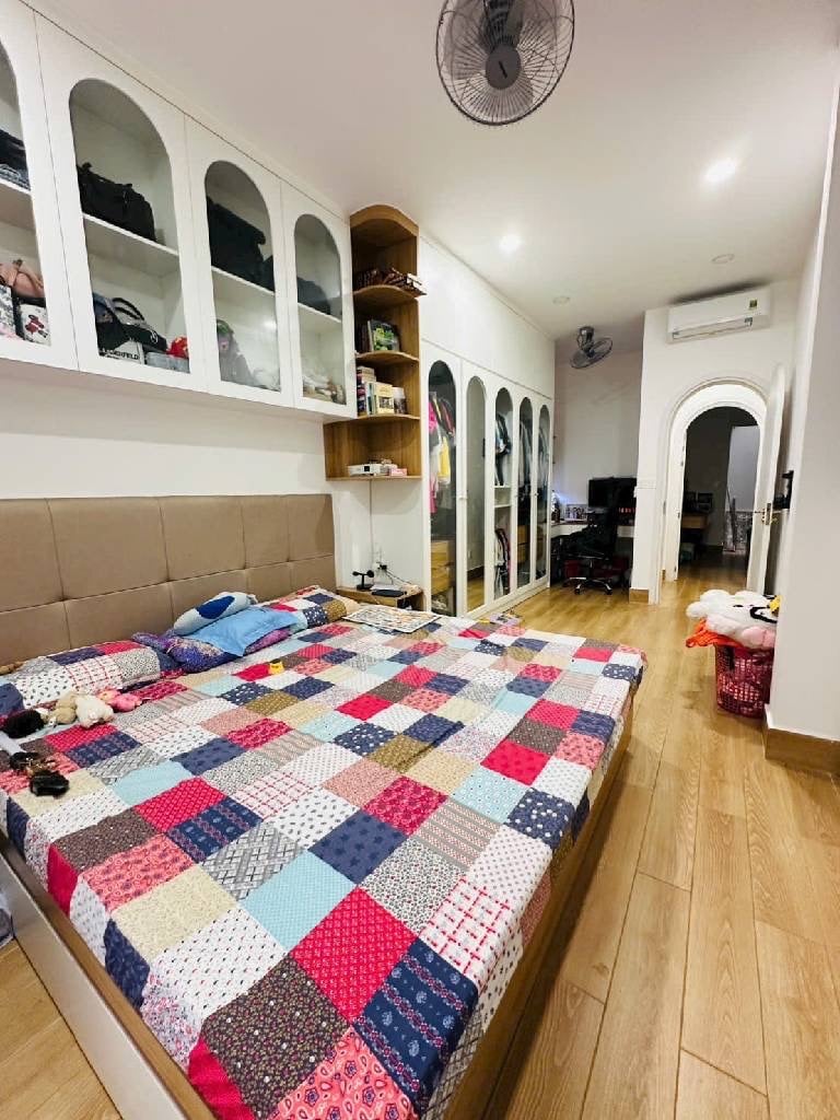 Nhà đẹp xây tâm huyết BTCT sát MT Lãnh Binh Thăng Q11, 4PN, 5.5x12m, 3 Tầng, xe hơi đậu cửa