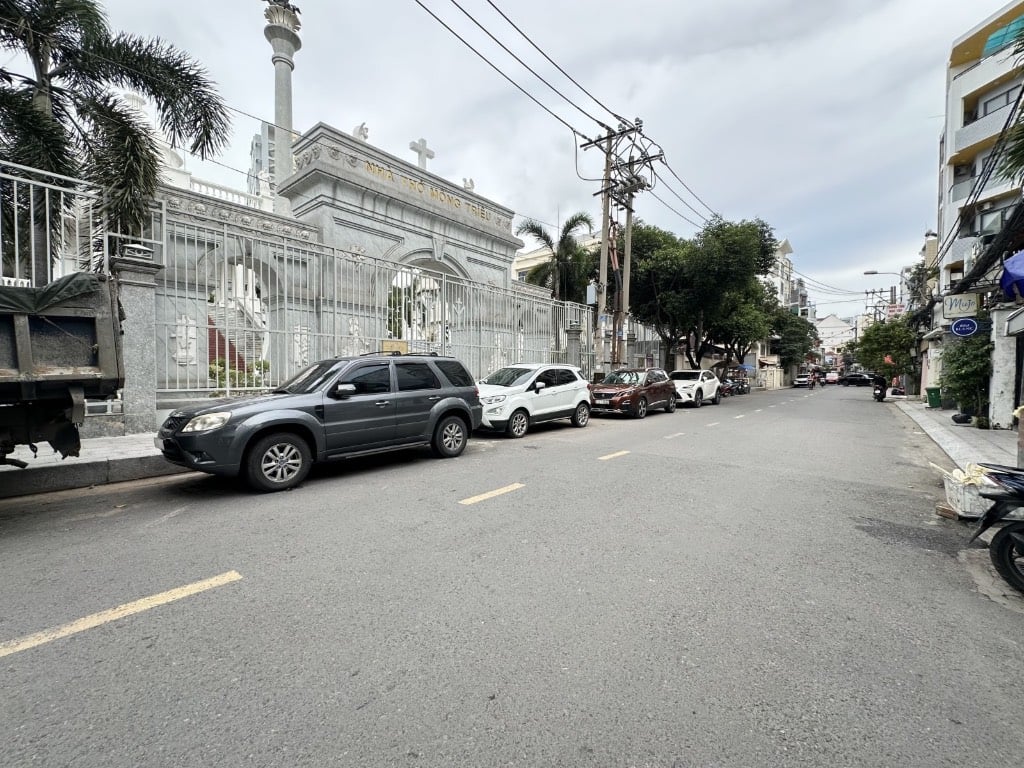 Bán nhà Điện Biên Phủ, Bình Thạnh, hẻm 1 trục, 75m2 (4,2x16m) nở hậu 5,4m, 2 tầng ở ngay, 7,45 tỷ