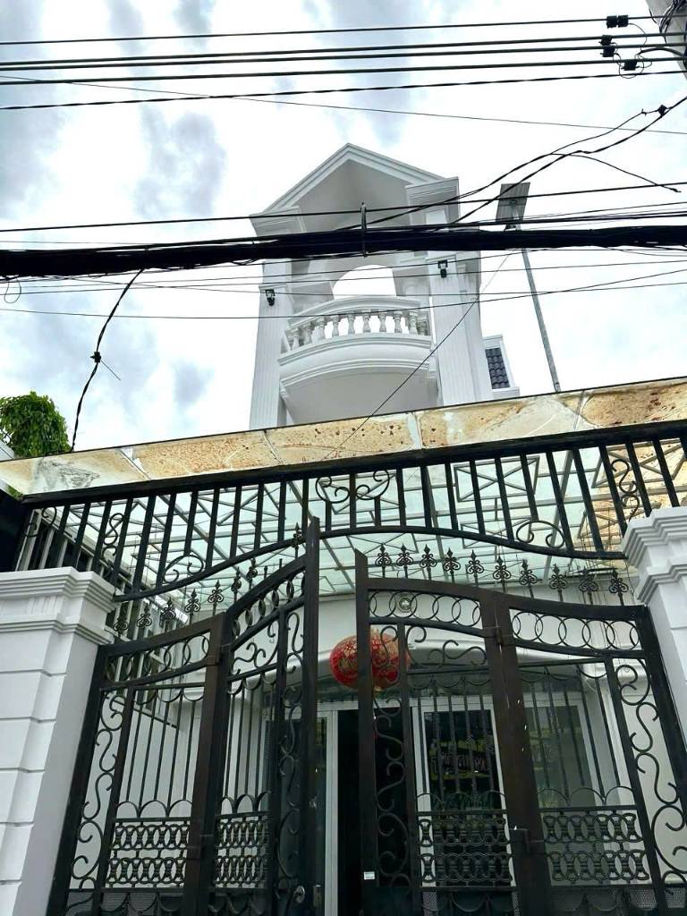 Nhà 3 tầng, mặt tiền Bắc Sơn, Cách biển Hòn Chồng 400m, Sẵn dòng tiền cho thuê