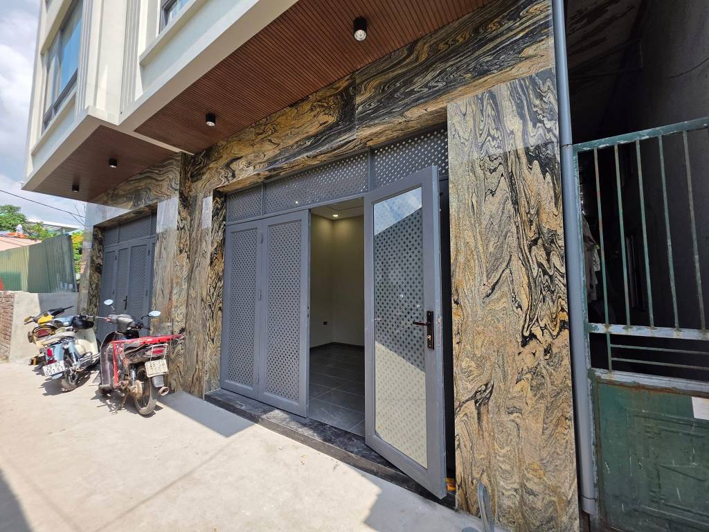 BÁN NHÀ NGAY PHỐ TRẠM, BÁT KHỐI, CÓ THANG MÁY CAO CẤP, SỔ ĐỎ CHÍNH CHỦ