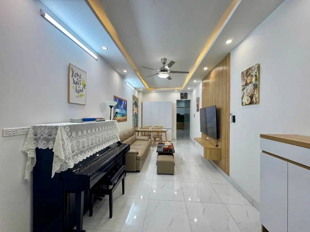 Bán nhà phố Khâm Thiên, Đống Đa, 45,5m2, 3 tầng đẹp, ở ngay, giá chỉ 8,15 tỷ