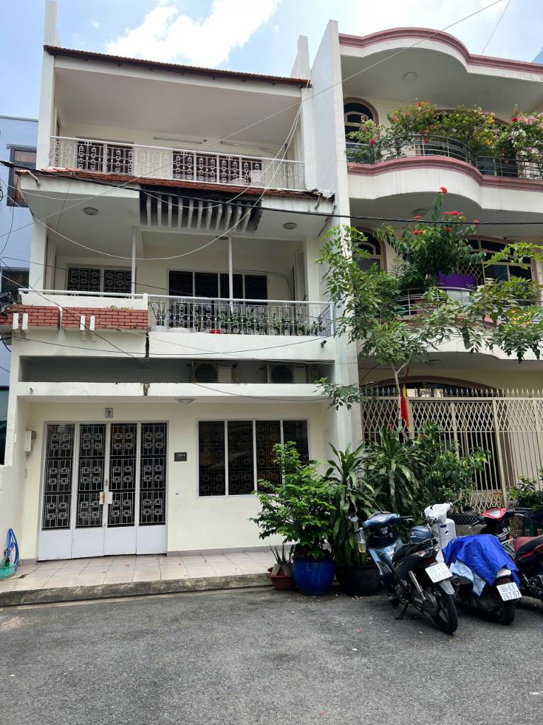 BÁN NHÀ THÀNH THÁI, P.DIÊN HỒNG, QUẬN 10, HXH, 6x18M, 3 TẦNG, GIÁ 28.5 TỶ TL