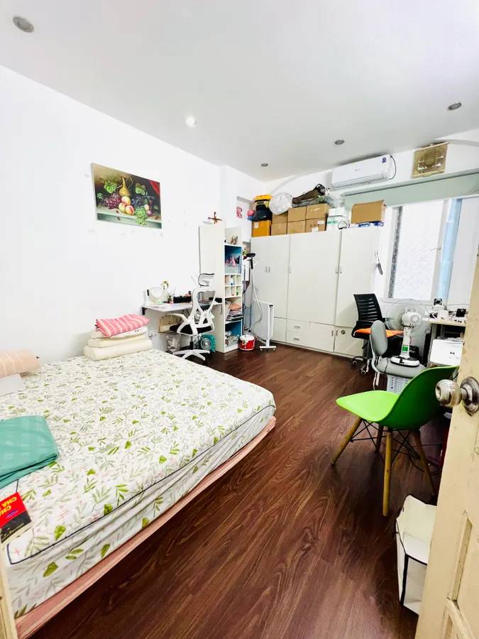 Bán nhà phố Nguyên Hồng, 5 tầng x 40m2, mặt tiền 4m, giá 13.2 tỷ