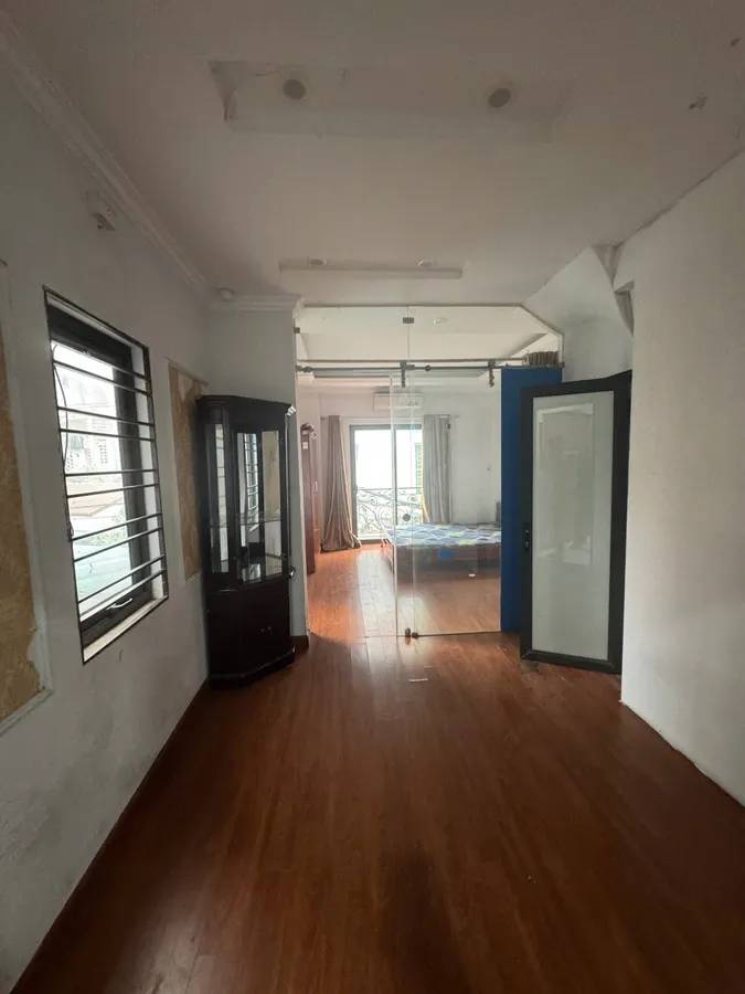 Bán nhà phố Nguyên Hồng, 5 tầng x 40m2, mặt tiền 4m, giá 13.2 tỷ