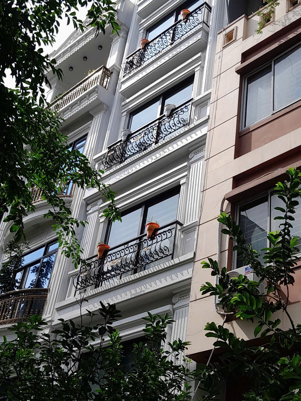 Bán nhà tại DV Văn Phú, Hà Đông, sổ đẹp, ô chờ thang máy sẵn, 16 tỷ