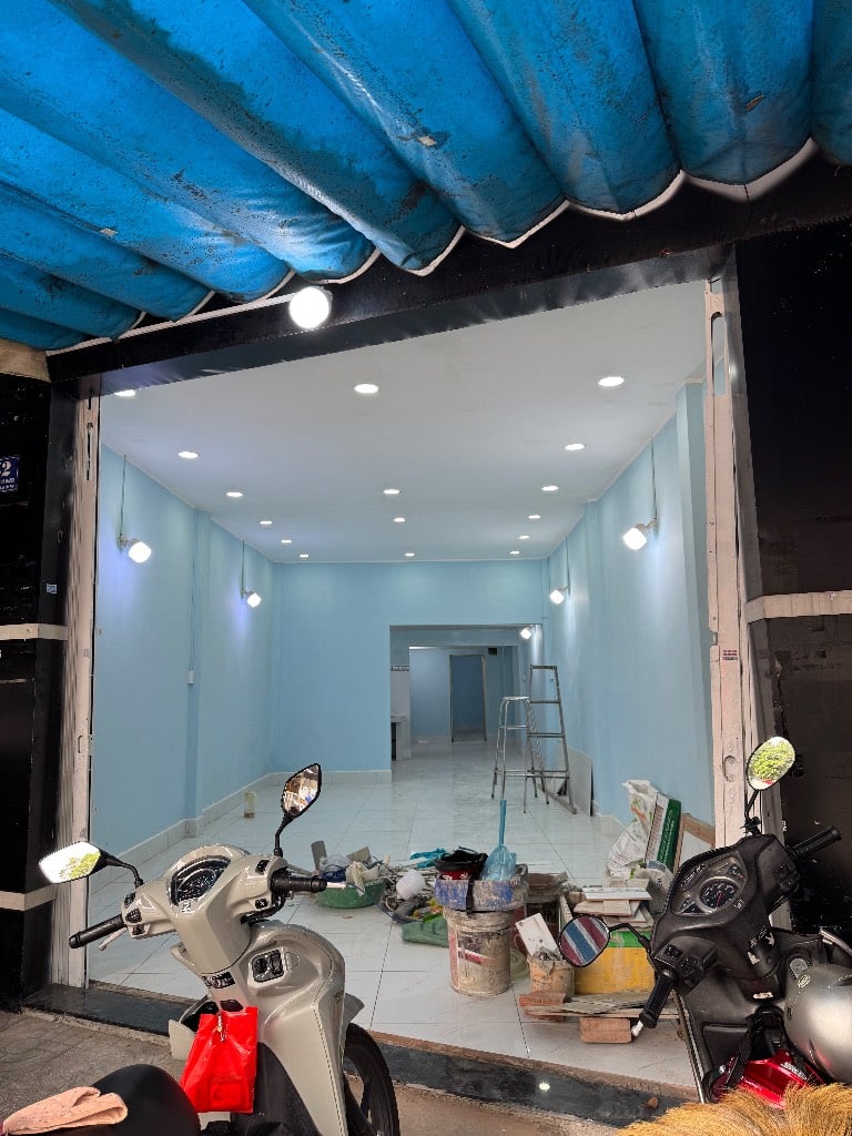 Nhà mặt tiền bán chính chủ, đối diện trường THPT Tân Bình, đường 20m, tiện kinh doanh, buôn bán