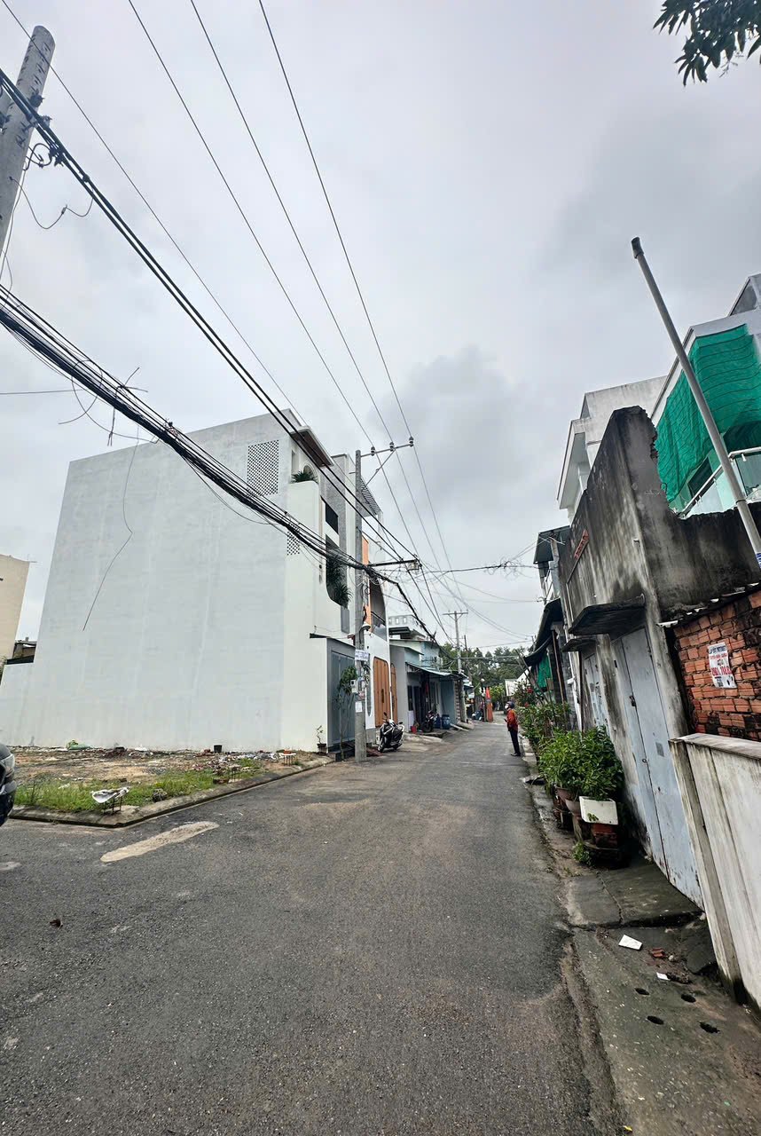 Bán nhà Linh Xuân, Thủ Đức, 2 tầng, dt 6x10m vuông vức, hẻm xe tải, an ninh, giá 4,7 tỷ