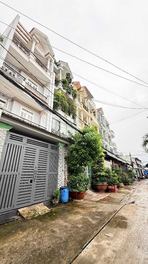 Bán nhà đường Lê Đình Cẩn, sát vách khu Tên Lửa, hxh, 64m2, nhà 4 tầng 4pn