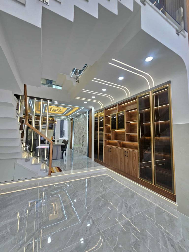 Bán nhà HXH Trung Mỹ Tây, Quận 12, 5 tầng, diện tích 72m2, giá 8,6 tỷ