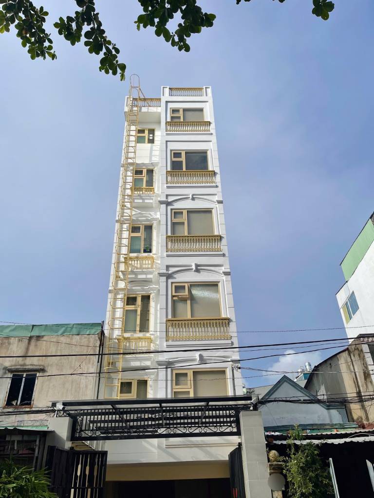 Bán khách sạn Phan Huy Ích, Gò Vấp, 6 tầng 19 phòng, doanh thu 200 triệu/tháng