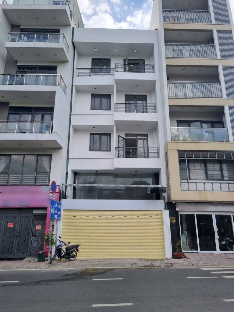 Bán nhà mặt tiền Hoàng Sa, Quận 3, ngang 6,7m, 1T4L, kinh doanh sầm uất, giá 32,7 tỷ