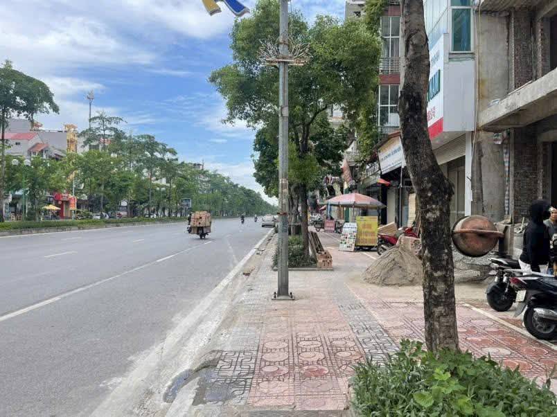 Đất full thổ cư  Long Biên dt rộng, nở hậu, cách oto tránh 20m, ở hay đầu tư sinh lời quá tiềm năng