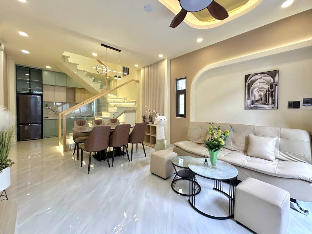 Bán nhà Thích Quảng Đức 44m2 đúc 3 tầng BTCT 4 PN tặng nội thất nhỉnh 5 tỷ tl