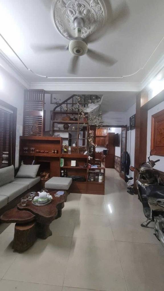 Bán gấp nhà Khương Đình, Ô tô gần, gần hồ, 51m2, MT 4m, 12.8 Tỷ.