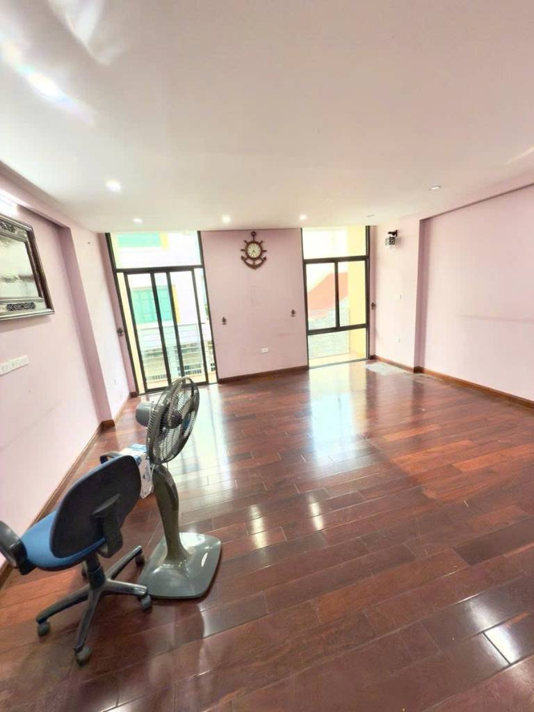 Mặt phố, 92,8m2, 9 tầng, mặt tiền 5,5m Ngã Tư Sở, Đống Đa, 39 tỷ 750.