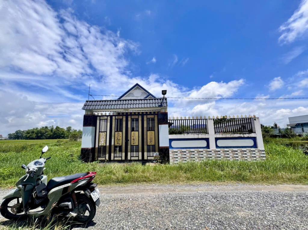 Bán nhà Long An, xã Hòa Khánh Nam, có vườn tổng dt 260m2 full thổ 2pn, 1wc, giá ngợp 2 tỷ