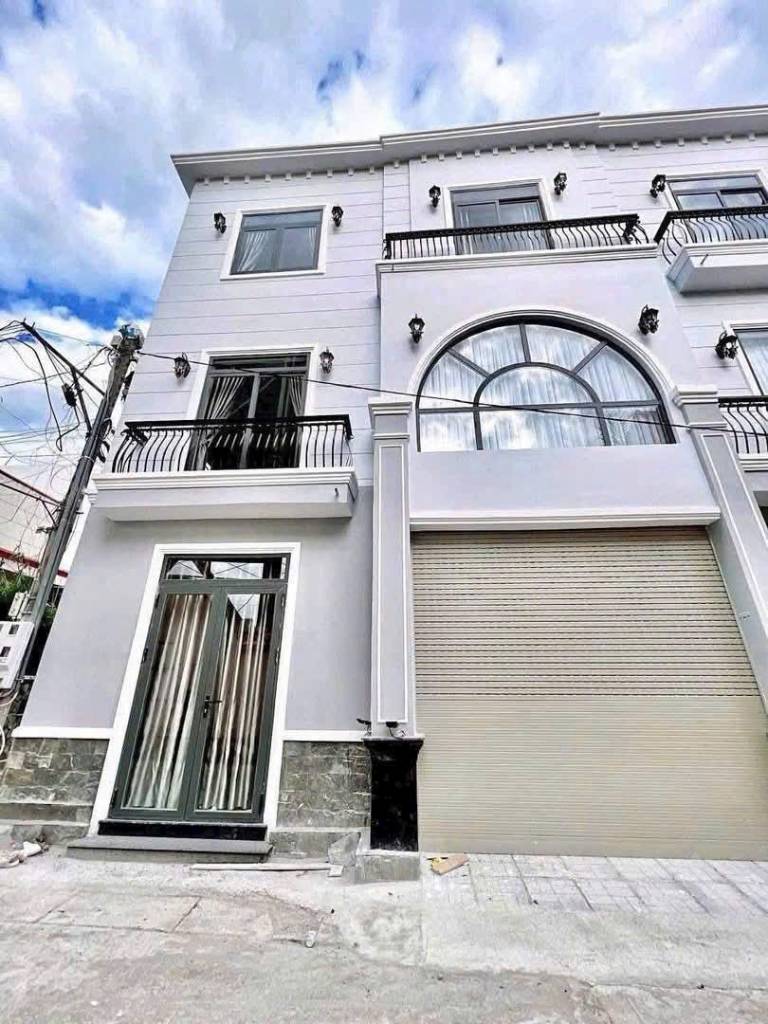 Bán nhà 1 Trệt 2 lầu 63m2 thổ cư đường ô tô P. Tân Phong - giá chỉ 4t5