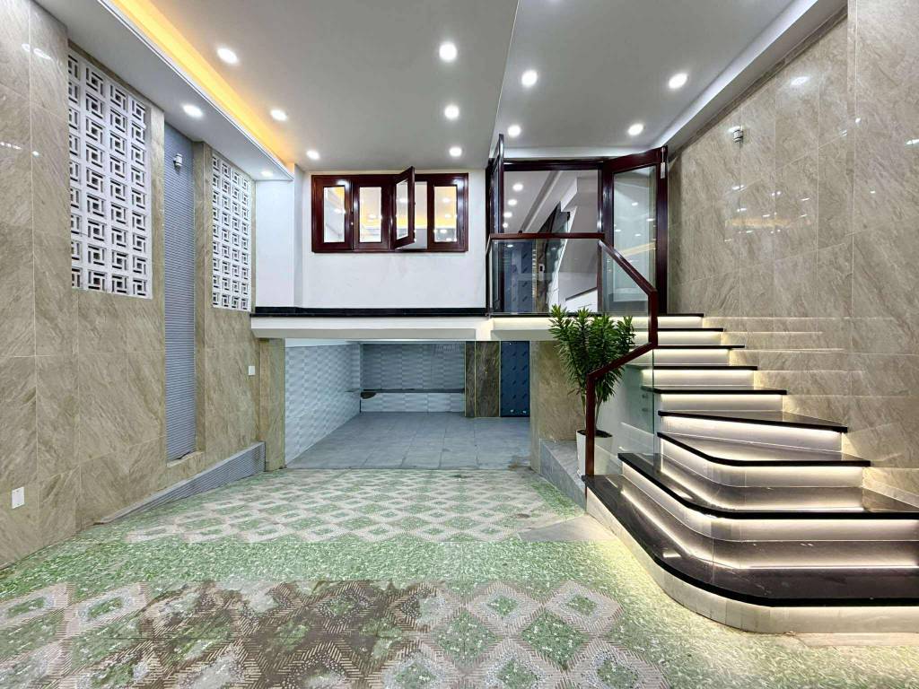 VILLA MẶT TIỀN PHÚ NHUẬN GIÁP NGUYỄN VĂN TRỖI - HẦM + 4 TẦNG THANG MÁY - 18.3 TỶ