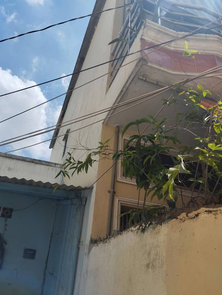 Bán nhà hẻm xe hơi Văn Thân, Quận 6, diện tích 4,4x8m, tiện xây mới, giá 3,3 tỷ