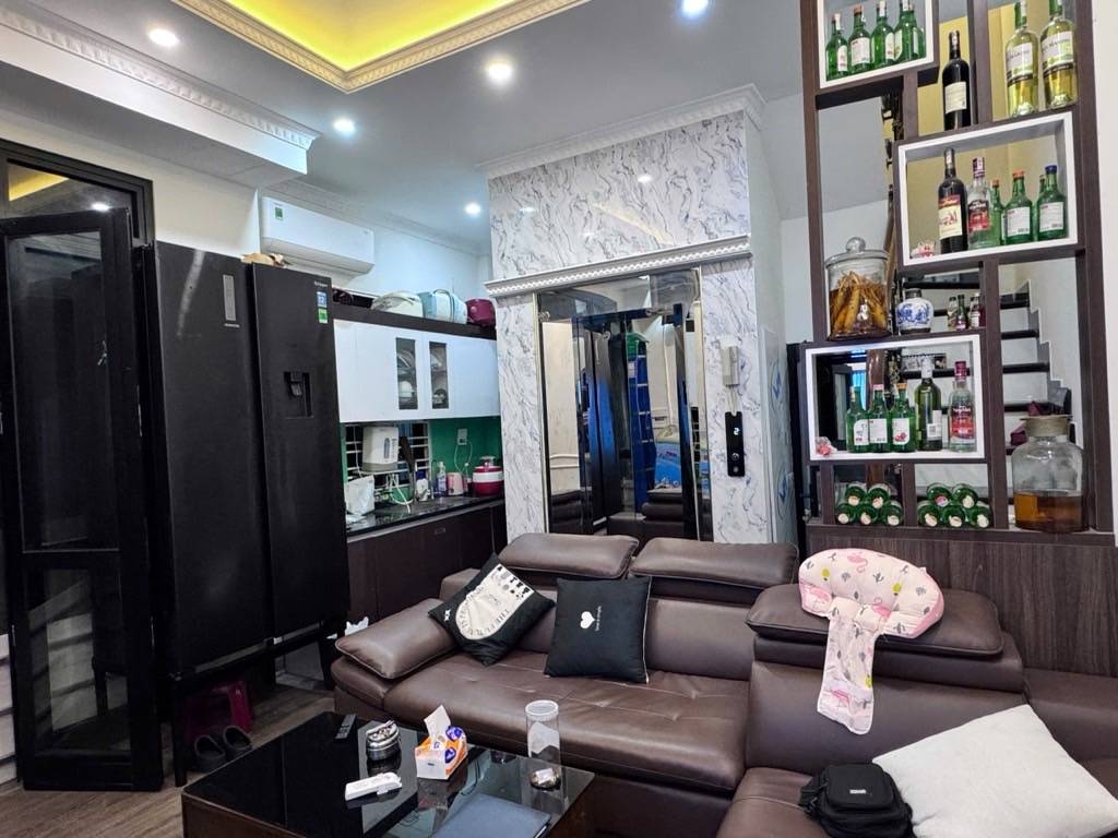 Bán nhà phố Ngọc Lâm, Long Biên, Hà Nội, bán gấp hạ chào 300tr, trung tâm không thiếu thứ gì