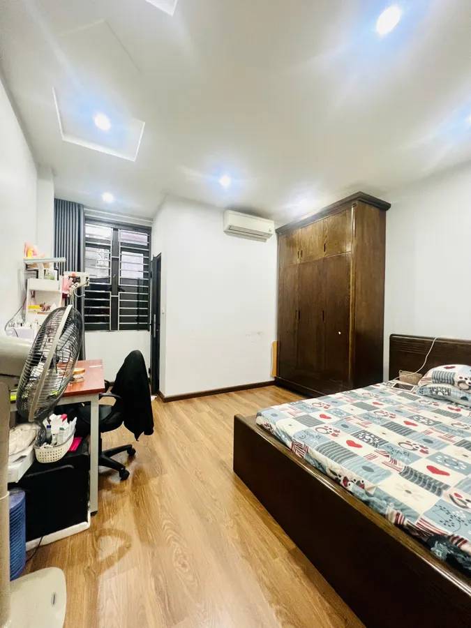 Nhà phố Nguyên Hồng, 45m2 x 5 tầng, lô góc mặt tiền 4.5m, giá 15.9 tỷ