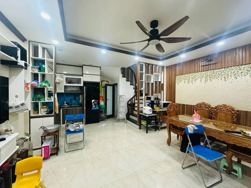 Nhà phố Nguyên Hồng, 45m2 x 5 tầng, lô góc mặt tiền 4.5m, giá 15.9 tỷ