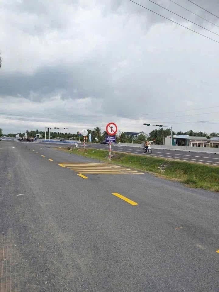 cho thuê mặt tiền đường gom cầu rạch miễu 2