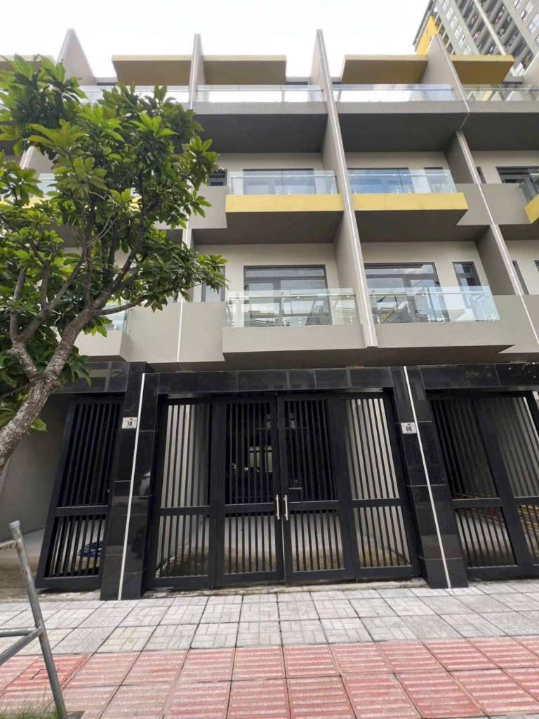 Bán nhà phố Bcons Uni Valley, Thống Nhất, 1 trệt 3 lầu 206m2 chiết khấu 5%, free phí 3 năm