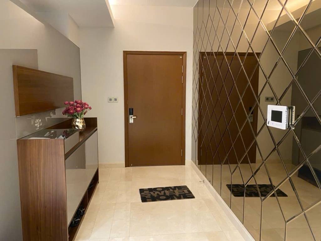 Cho thuê Penthouse Landmark 1. Diện tích lên đến 296m2, có sân vườn rộng và hồ cái koi. 4PN và 4 WC