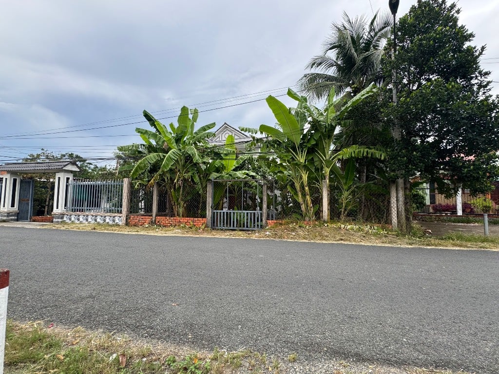 Bán đất mặt tiền đường 19 tháng 5, xã Nhơn Trạch, đường nhựa, có 300m2 thổ cư