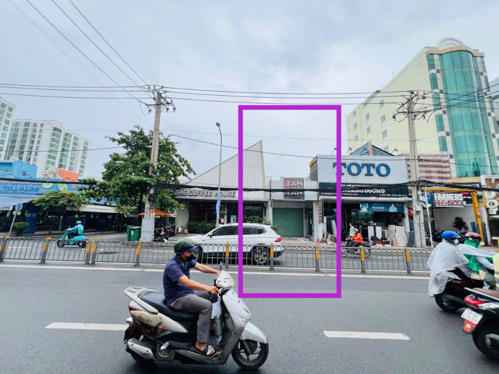 Bán nhà 490 Nguyễn Thị Thập, Quận 7, ngang 4m, dài 25m, vị trí đắc địa, gần HAGL và The coffee House