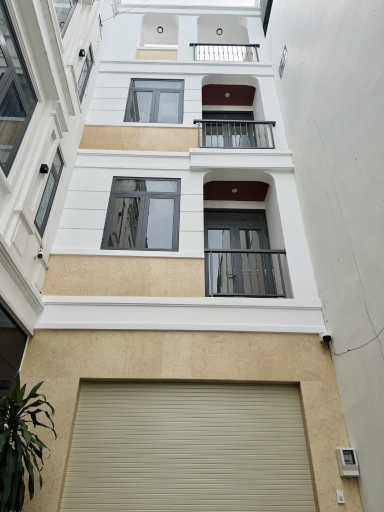 BÁN NHÀ NGUYỄN THƯỢNG HIỀN, BÌNH THẠNH, MỚI 100% 67M2, 4 TẦNG GARA Ô TÔ, HXH TẶNG NỘI THẤT