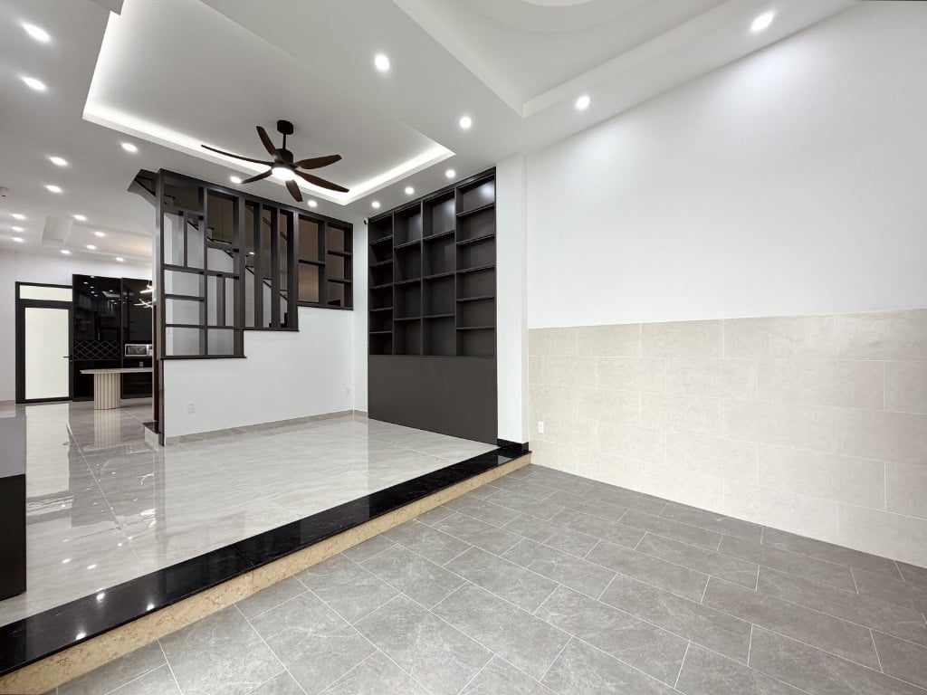 BÁN NHÀ NGUYỄN THƯỢNG HIỀN, BÌNH THẠNH, MỚI 100% 67M2, 4 TẦNG GARA Ô TÔ, HXH TẶNG NỘI THẤT